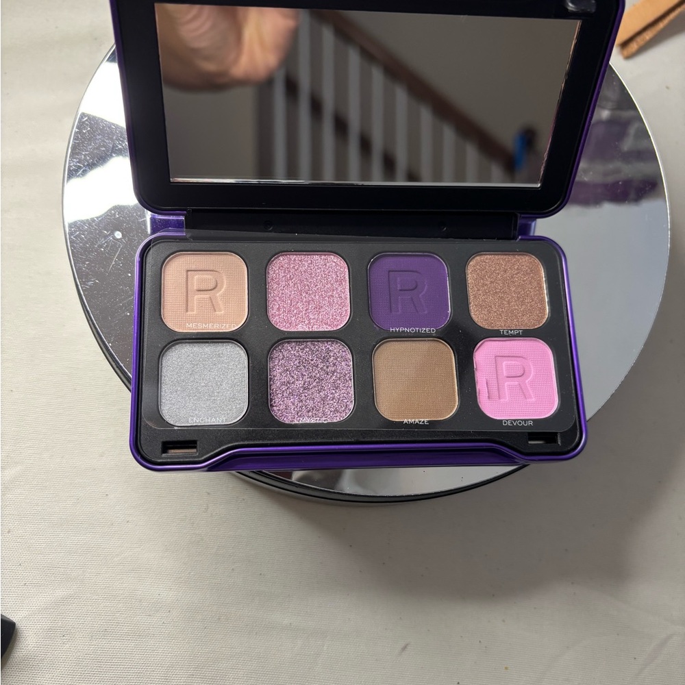 💕Revolution Purple Makeup Palette - Picture 2 of 4